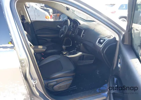 2021 Jeep Compass Latitude 4X4 z USA, uszkodzony, nr VIN 3C4NJDBB4MT548018